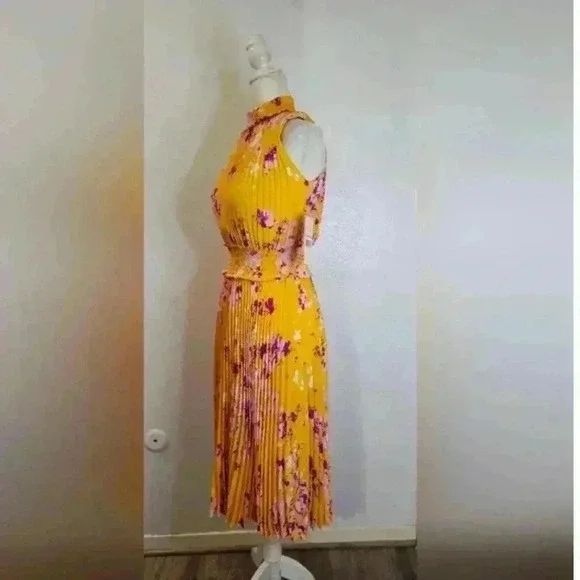 EUC NANETTE LEPORE Dress
Size: 4 - Picture 4 of 4